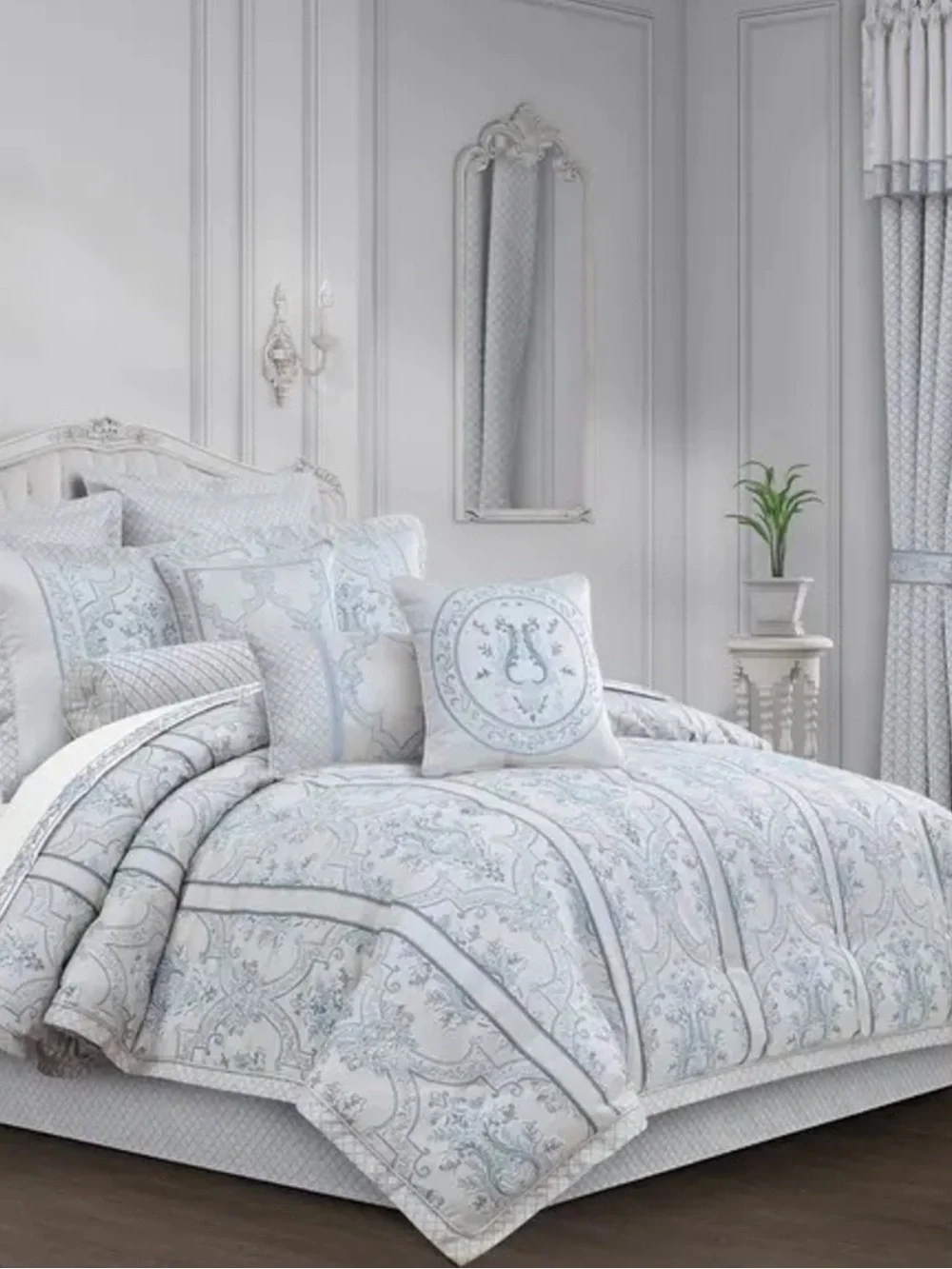 J. Queen New York Boulevard Comforter Set - King NWT